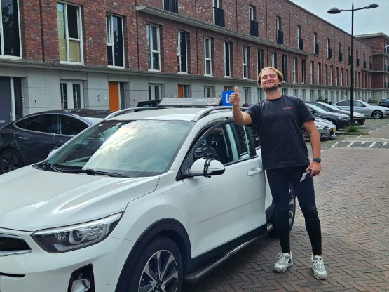 Gefeliciteerd Marcel: het autorijbewijs is binnen!