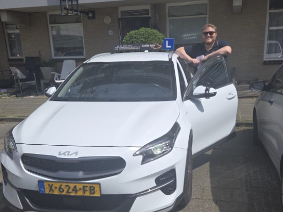 Gefeliciteerd Timo — in één keer geslaagd bij Rijschool Goede Reis!