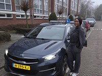 Greta is geslaagd voor haar autorijbewijs