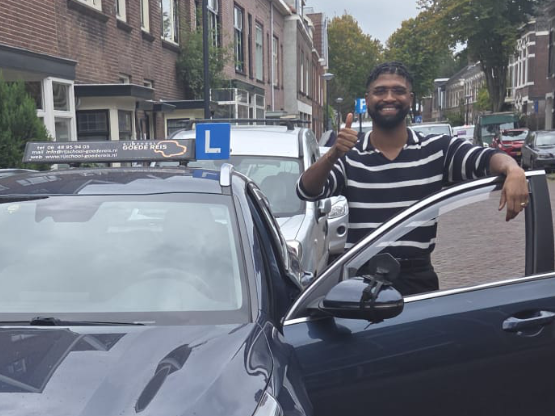 Lesley in één keer geslaagd voor zijn rijbewijs!