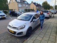 Sunanta in 1x het autorijbewijs op zak